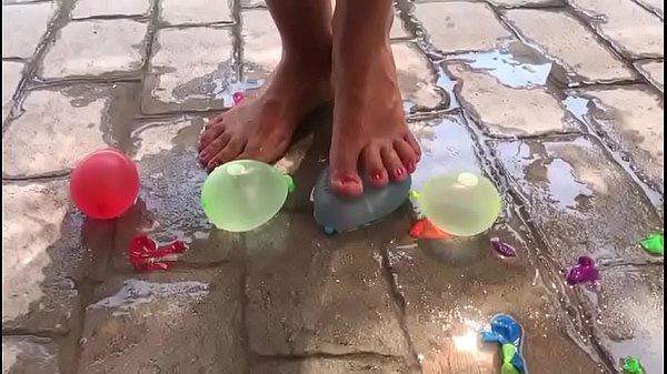 Play MP4 - Fetiche de pies aplastando Crushing