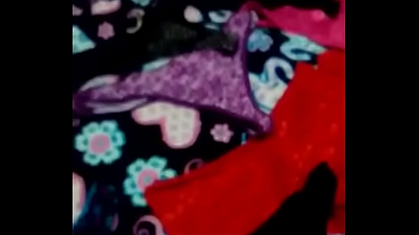 Rica madurita me enseña sus tangas que usa en su_culote