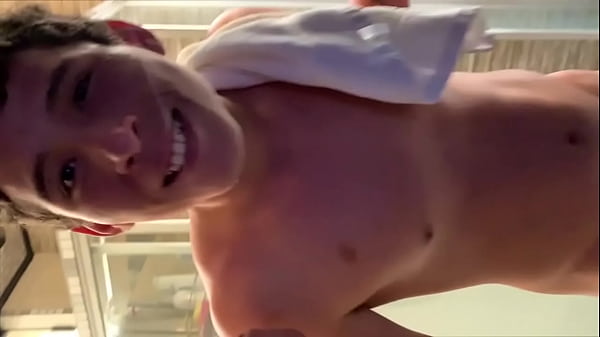 Sexy Tall Guy Gets A Blowjob Standing thumbnail