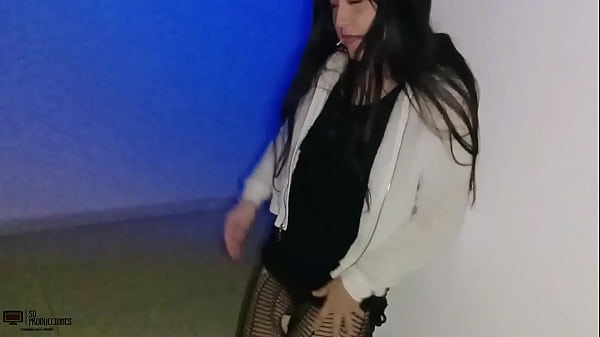 Petite Cachonda Le Encanta Chupar La Polla Y Frotar Su Co&ntilde;o thumbnail