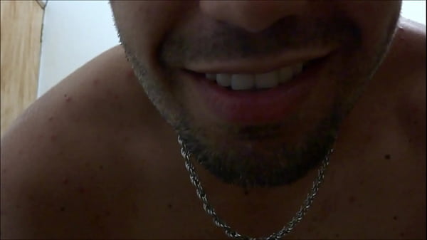 Play MP4 - Showing armpits - Mostrando axilas