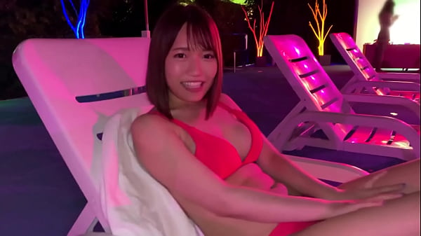 自転車乗りながらサドルオナニー！今年のナイトプール女子ヤバすぎない！？ thumbnail