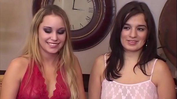 Her har vi tre liderlige piger der g&oslash;r det uden en mand de gnider bryster fitter og dildoer har det sjovt at se