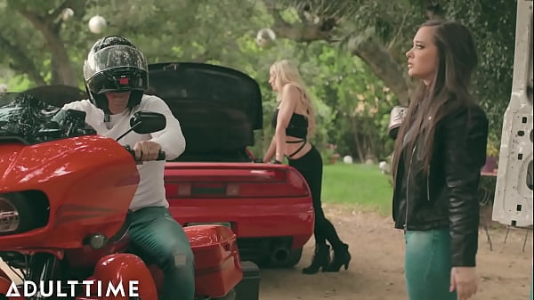 Bored Girlfriend Gets Seduced Into Hot Roadside Fuck 