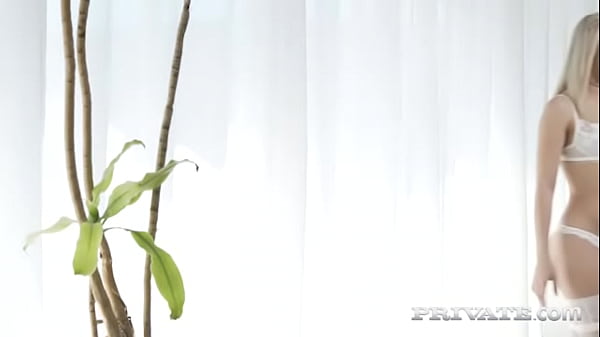 Kira Thorn submits her precious_ass to interracial anal