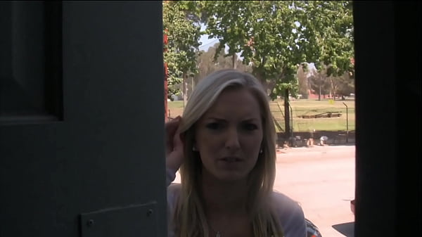 Nonton Stunner Taylor Is Recorded Pov Style As She Sucks And Gets Fucked Hard thumbnail