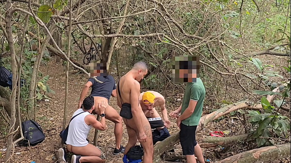 Surub&atilde;o No Parque 20 Homens thumbnail