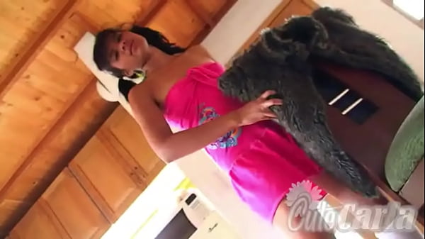 Play MP4 - Cute Carla get bored and do Sexy Dance