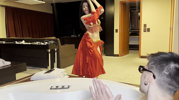 I fuck an in dubai the whore dances with me and wants me to take her squirt