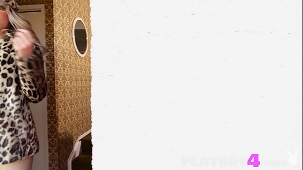 Nonton Amazing Babe Bella Laya Showed Hot Body After Sexy Striptease thumbnail