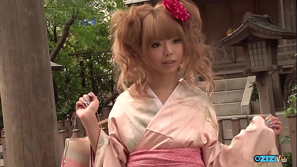 Nonton She Engages In Sexual Activity With Two Men Who Manipulate Her And Ejaculate Over Her Face thumbnail