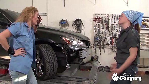 Play MP4 - Ariel Stonem Puts Her Tongue Inside Daisy Layne