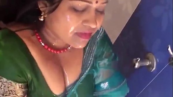 HOTTEST_BATHING_BY HOT AUNTY
