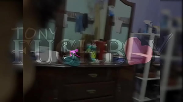 Ella me invit&oacute; a mirarla y se masturba frente a m&iacute; pero no pude resistirme y la foll&eacute; por el culo 