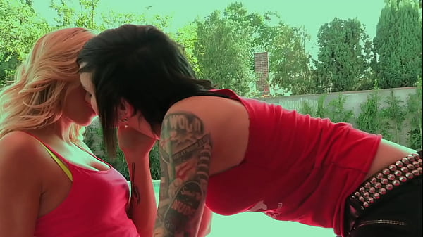 Nikki Hearts And Jessa Rhodes Lez Out By The Pool 