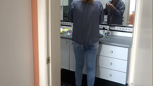 Play MP4 - Great cumshot on stepmom's wonderful ass with her jeans on&comma; two cameras recording it