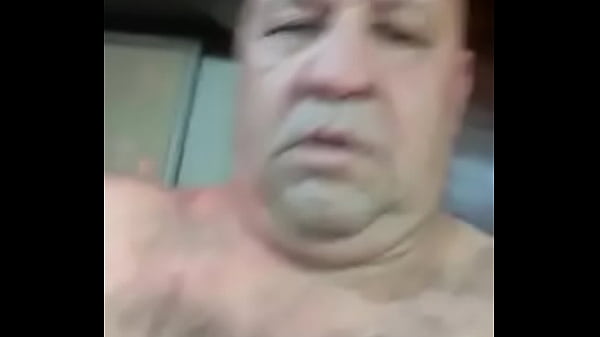 ninfetinha_do bundao dando_para o tiuzao enquanto falava com seu namorado essa vadia nao tem jeito