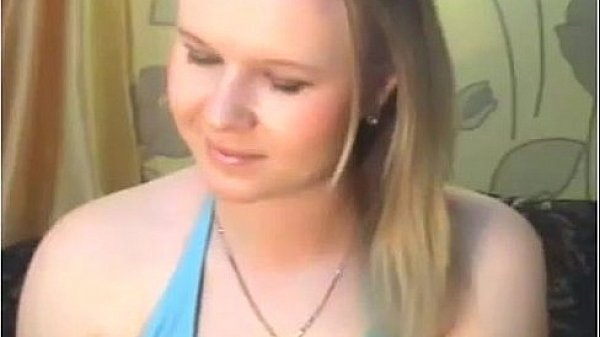 Nonton Cute Blonde Chick Strips thumbnail