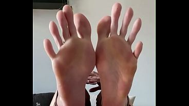 Alisha's Super Long Toes thumbnail