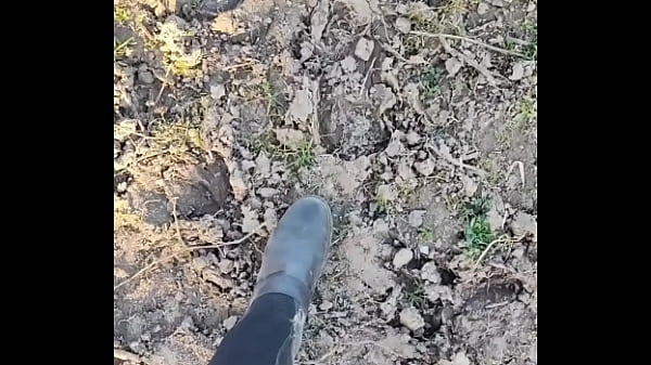 Trailer cavali&ecirc;re sadique l&ecirc;che mes bottes sales mets toi &agrave; genou 