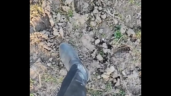 TRAILER : CAVALI&Ecirc;RE SADIQUE - L&Ecirc;CHE MES BOTTES SALES Mets toi &agrave; genou ... 