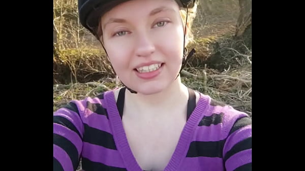 Trailer cavali&ecirc;re sadique l&ecirc;che mes bottes sales mets toi &agrave; genou 