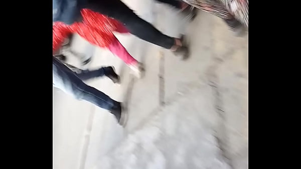 Hermoso culo paseando en la calle