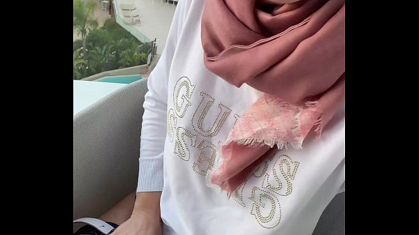 Play MP4 - I fingered myself to orgasm on a public hotel balcony in Mallorca&excl;