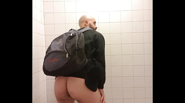 En alg&uacute;n wc p&uacute;blico de Glasgow 