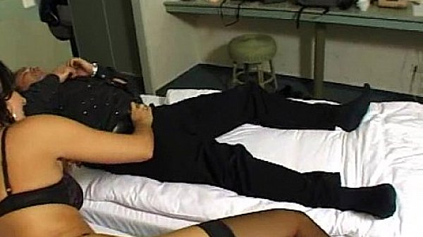 Amateur Milf in a threesome with double cumshots 