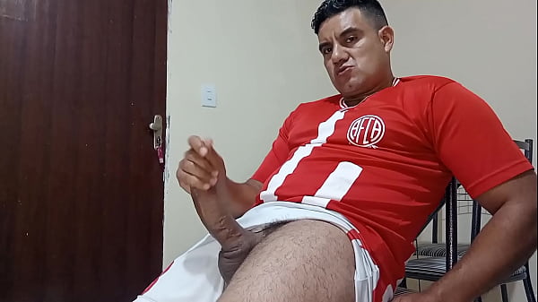 Yuri Ga&uacute;cho - Torcedor Mega-dotado Punhetando Gozada Farta thumbnail