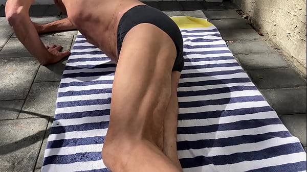 Play MP4 - Laying in the sun on striped towel TRAILER