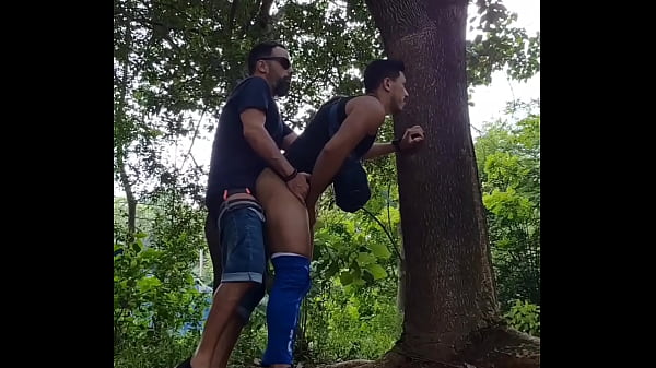 Casado Arrombando Meu Cu Na Trilha Do Parque thumbnail