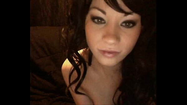 Free show DreamyPhoenixsucks her own toes and_licks her feet