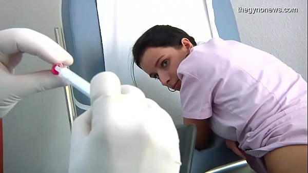 Play MP4 - Laura gets vitamine Injection