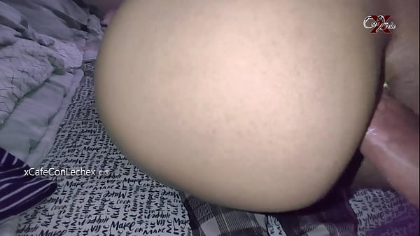 Play MP4 - CORRE QUE NOS QUEDA POCO TIEMPO ANTES QUE VENGA TU PAPA &period;&period;&period; mi madrastra me entrega el culo y me la follo mientras mi jefe anda trabajando