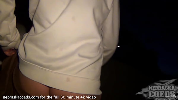 pretty college girl who likes to play with_her pussy in public