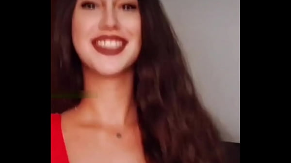 Te vas a correr viendo a esta tetona 