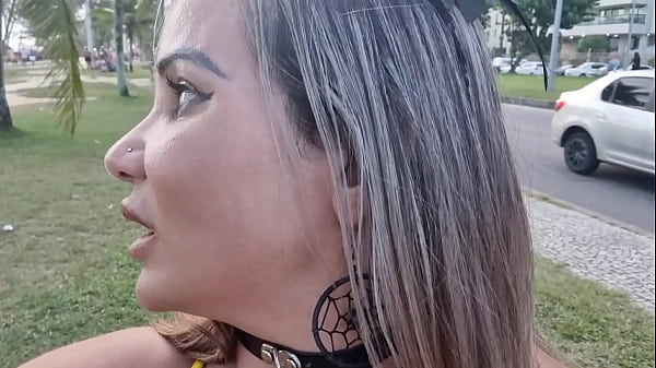 Play MP4 - O cara da micareta &comma; micareou minha xota no carro em pleno Carnaval&period;