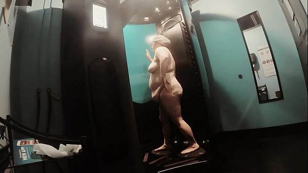 Nonton Sexy Bbw Spray Tan - Remastered thumbnail