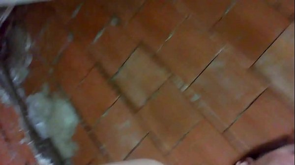 Video di sottomissione c a stare in una sporca cantina coi piedi completamente lerci