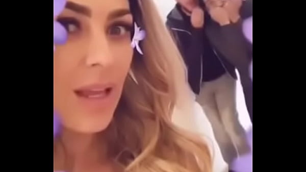 Nonton Mexicana Hermosa Y Sus Lindo Escotes thumbnail