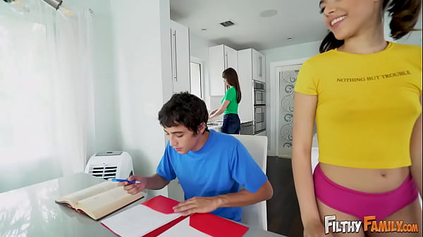 Play MP4 - 3some With Step Sister and Step Mom