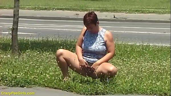 Play MP4 - redhead bbw milf peeing in public