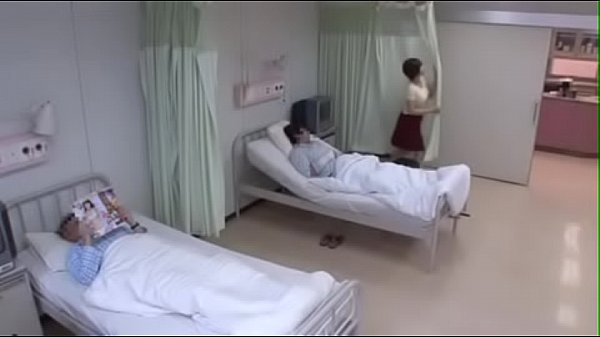 M&atilde;e chinesa sentando muito na piroca do filho