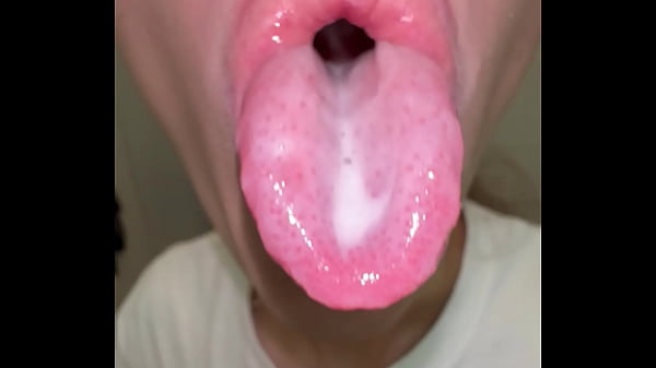 Dommylips got sperm and toothpaste in the mouth and a perfect slutface