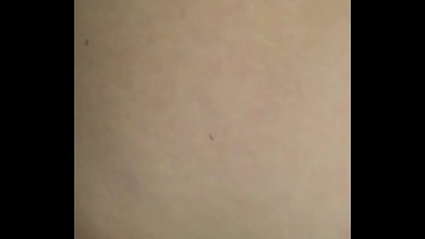 Mi madrastra crystal se masturba y me env&iacute;a video s&uacute;per caliente ella es muy culona y tetona 