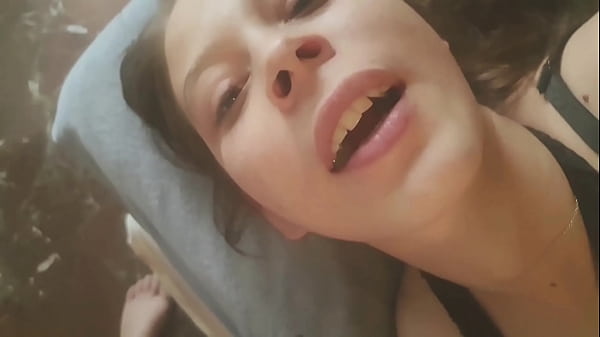 Play MP4 - Ana y sus amigas reciben corrida en la cara