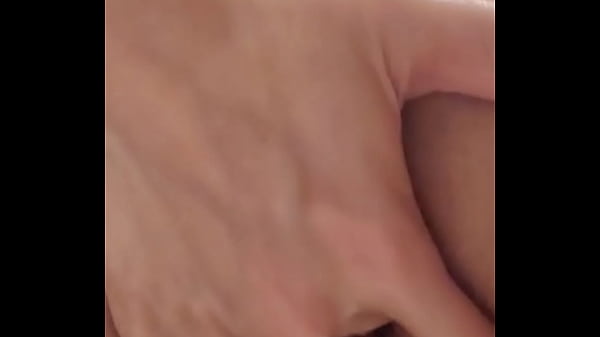 Quick finger in the pussy 