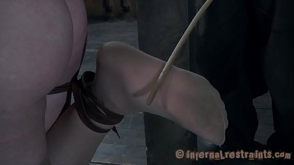 Nonton Alone Elegant Redhead Gal Rubbing Her Clitoris thumbnail